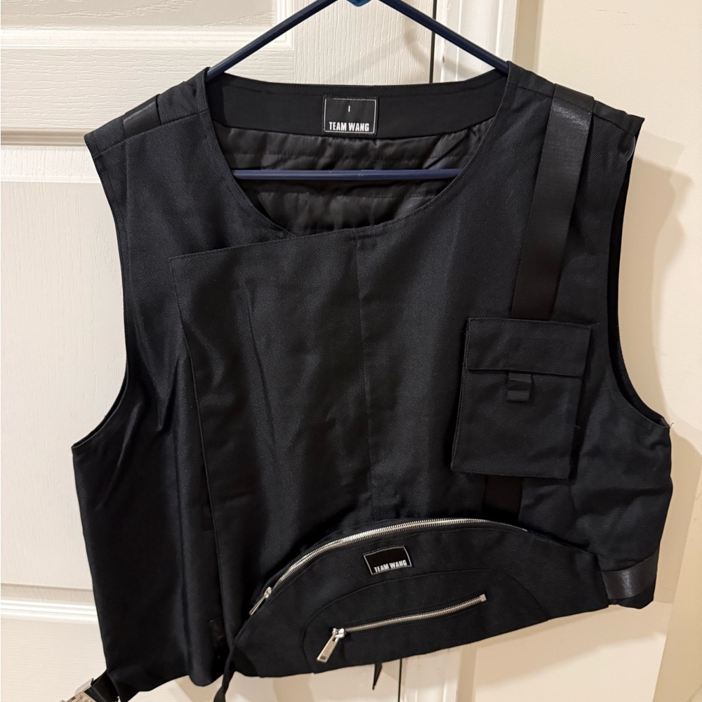 Team Wang Black Vest with Bag